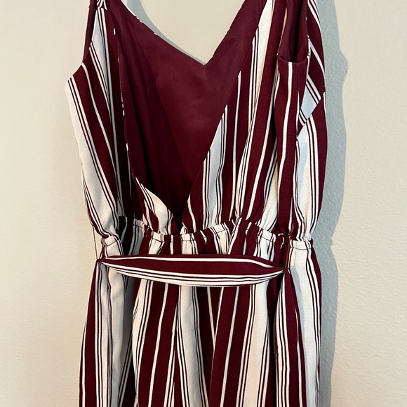 Burgundy and white Lulu’s romper with tie waist worn once. - Picture 3 of 4